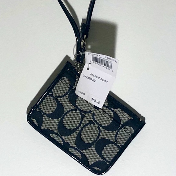 Coach Accessories - Coach • card holder